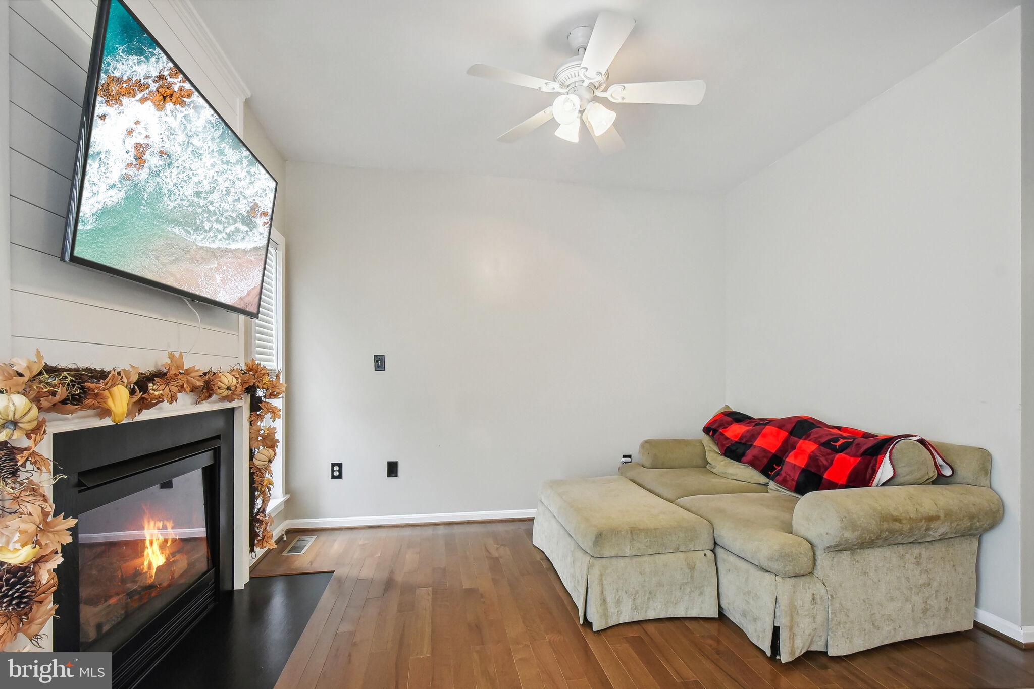 14175 HUNTERS RUN WAY