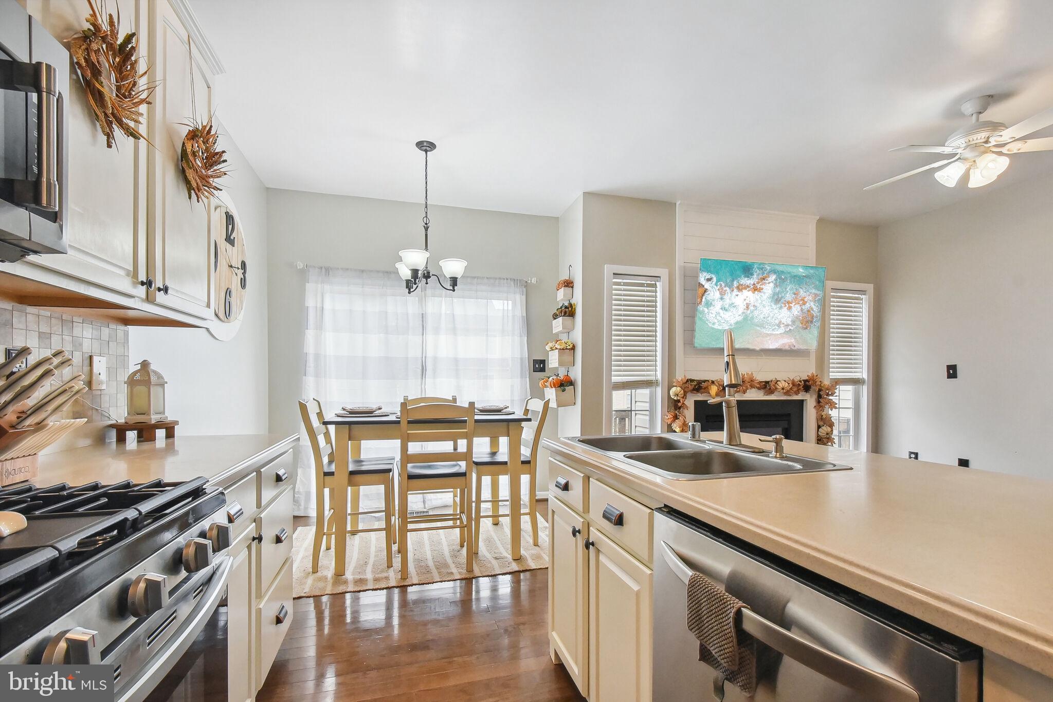 14175 HUNTERS RUN WAY