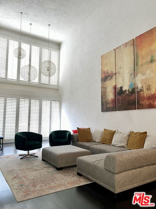 8455 Fountain Ave Unit: 722