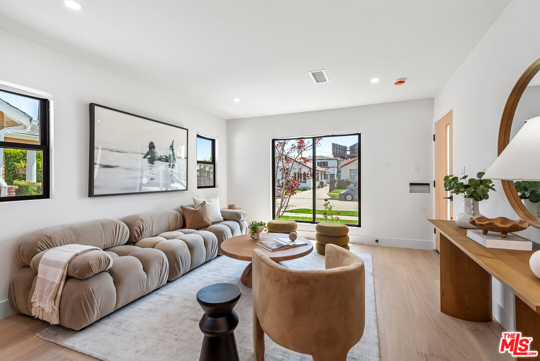 2235 S Mansfield Ave