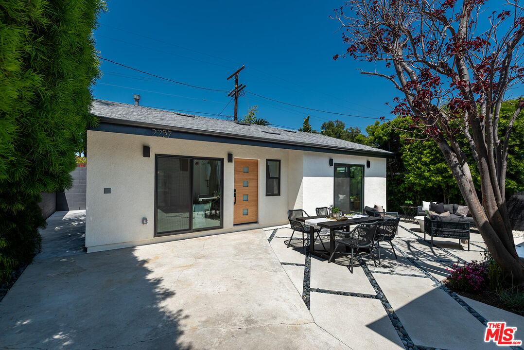 2235 S Mansfield Ave