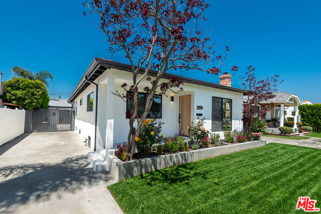 2235 S Mansfield Ave