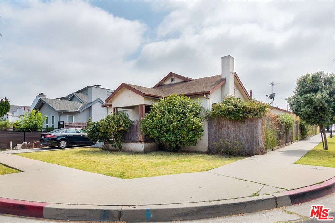 3115 Curts Ave