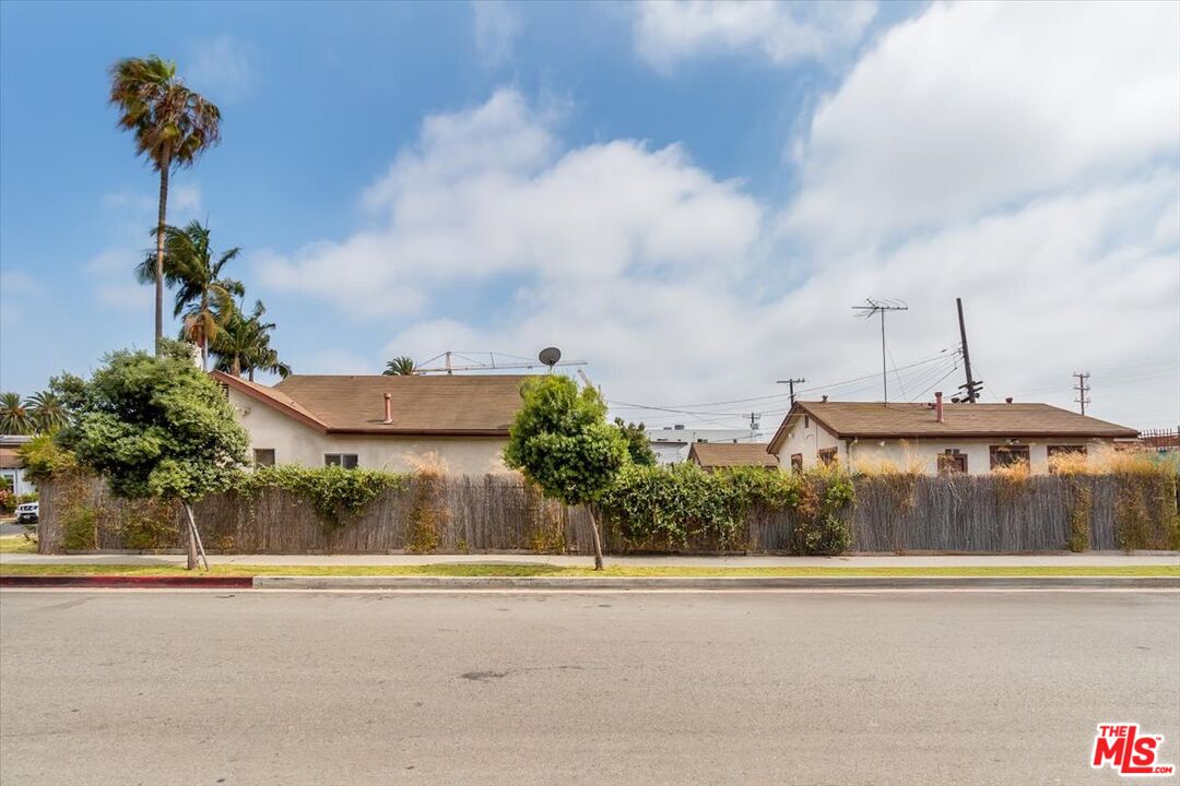 3115 Curts Ave
