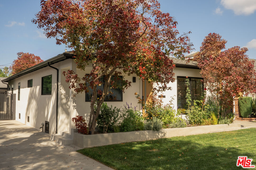 2235 S Mansfield Ave