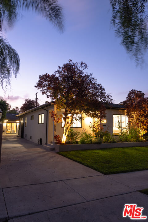 2235 S Mansfield Ave