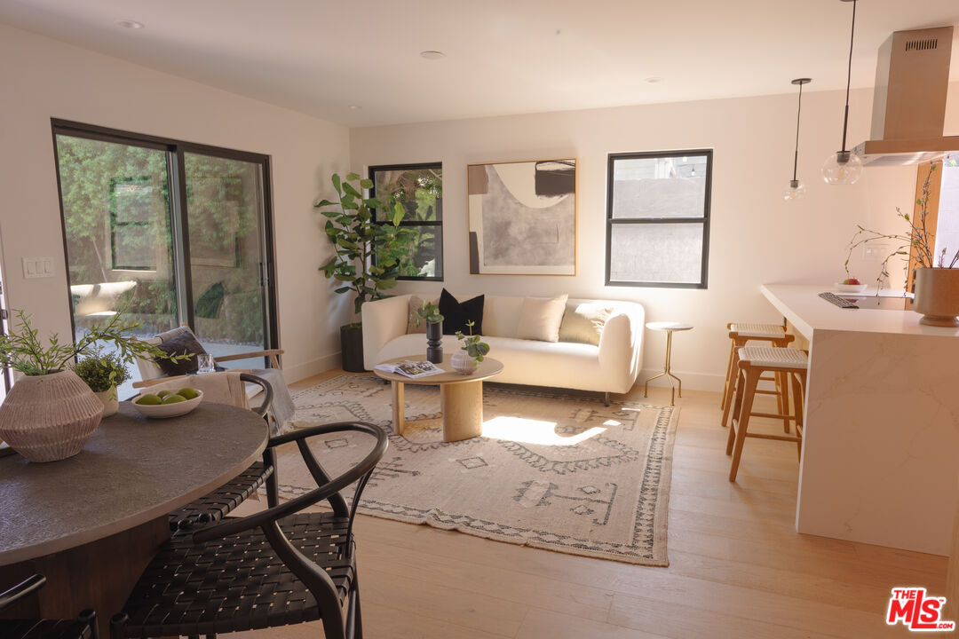 2235 S Mansfield Ave