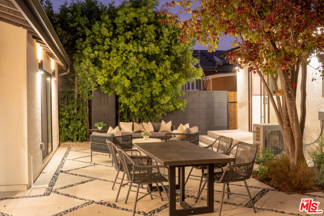 2235 S Mansfield Ave