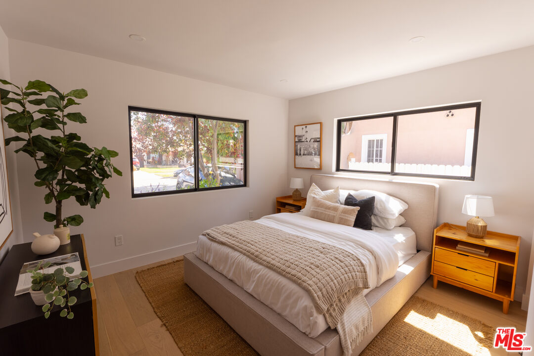 2235 S Mansfield Ave