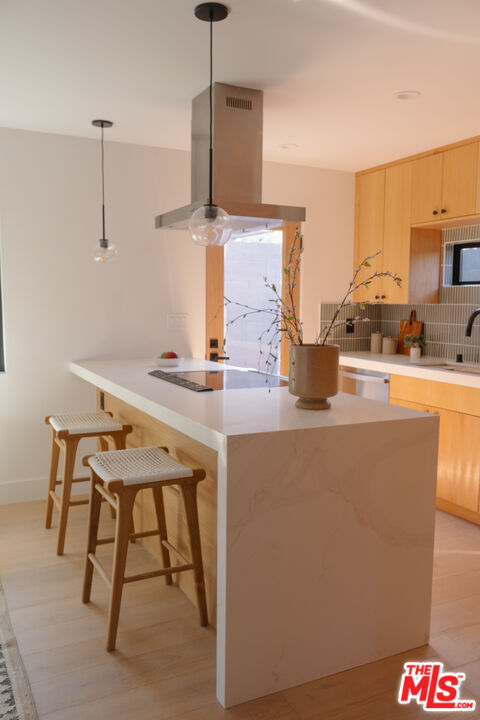 2235 S Mansfield Ave