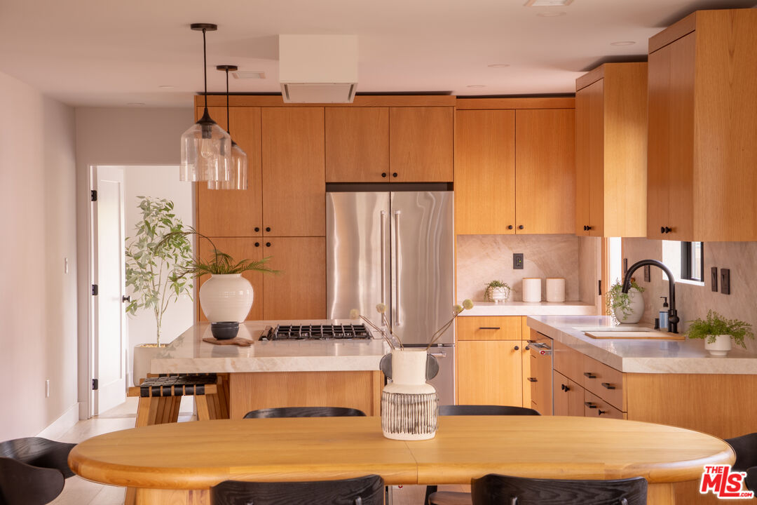 2235 S Mansfield Ave