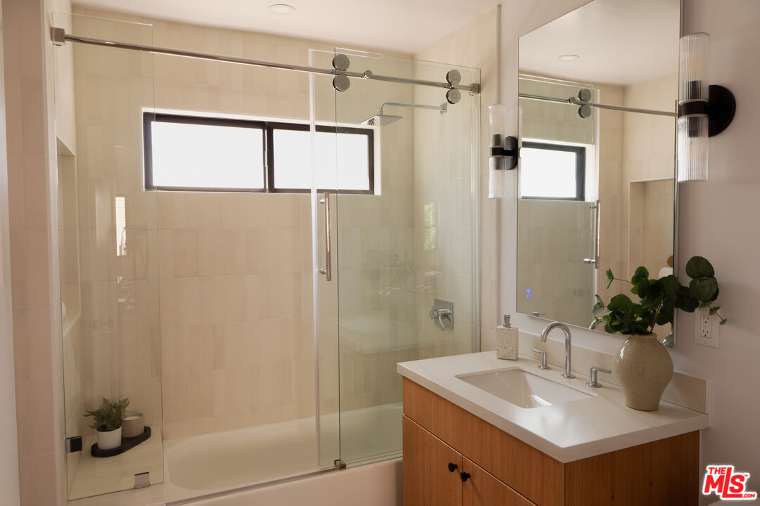 2235 S Mansfield Ave