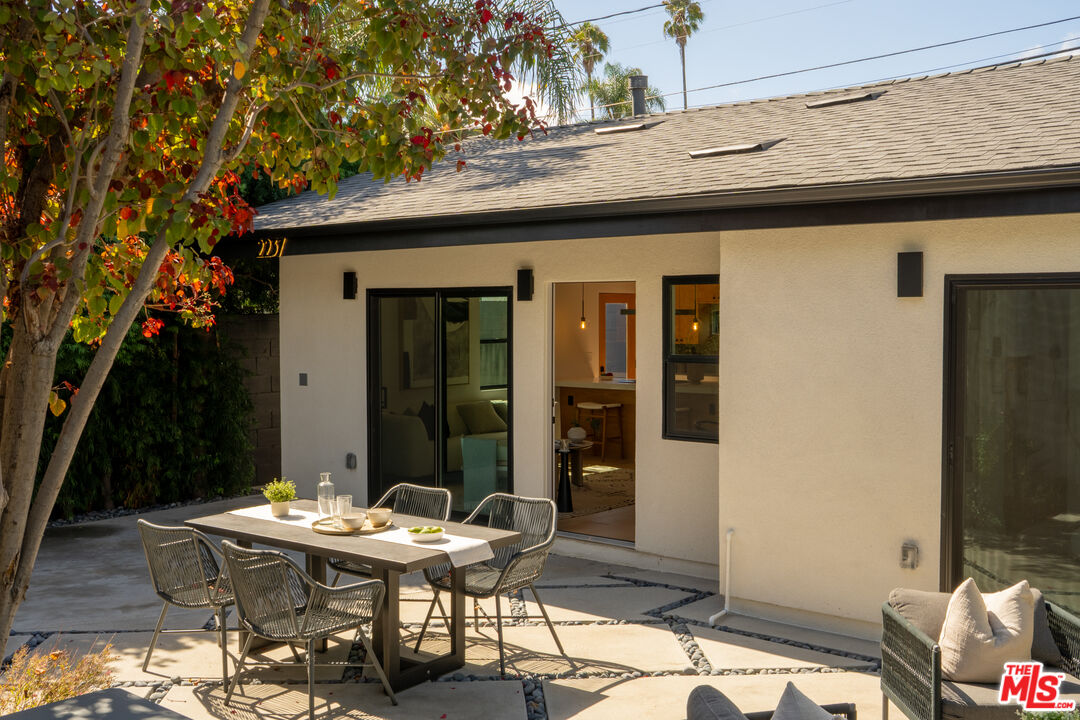 2235 S Mansfield Ave