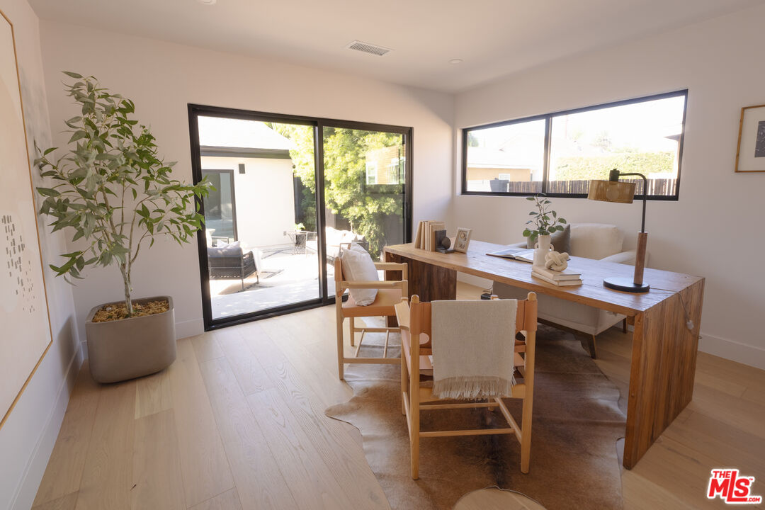 2235 S Mansfield Ave