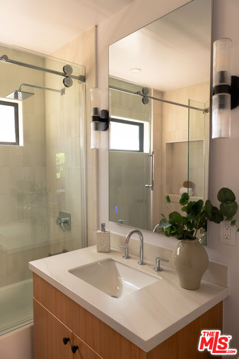 2235 S Mansfield Ave