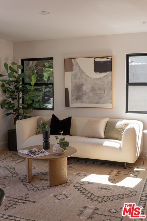 2235 S Mansfield Ave