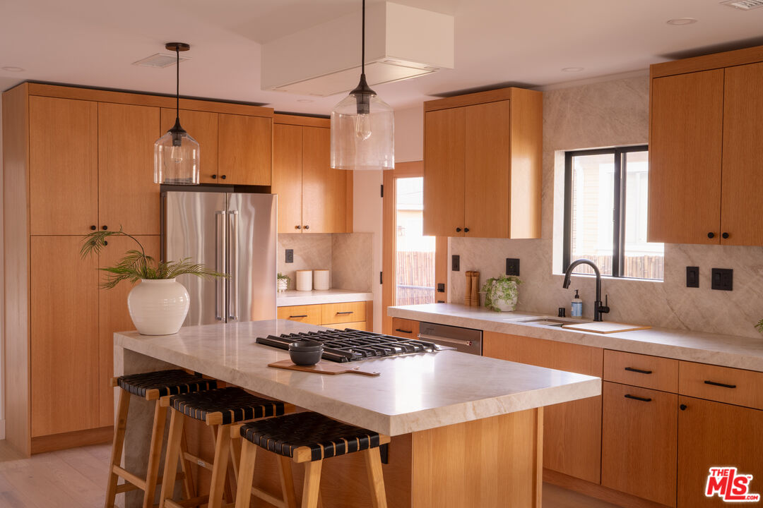 2235 S Mansfield Ave