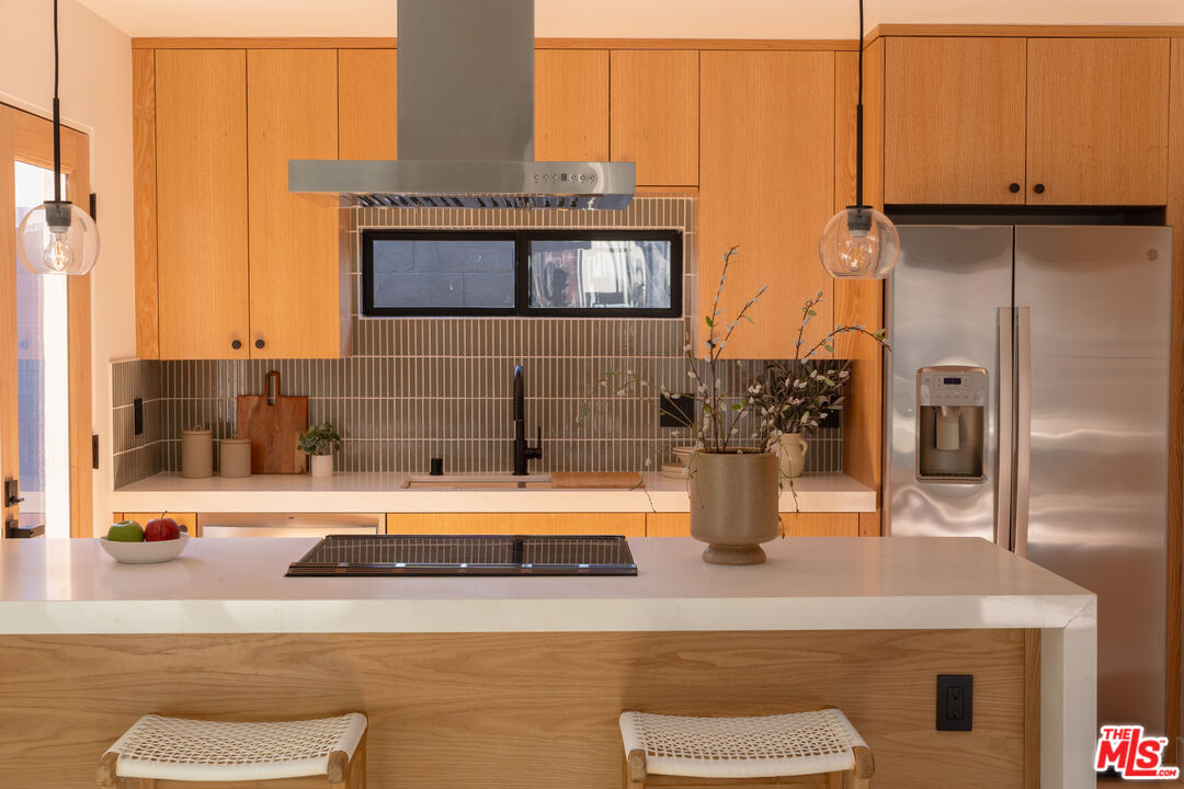 2235 S Mansfield Ave