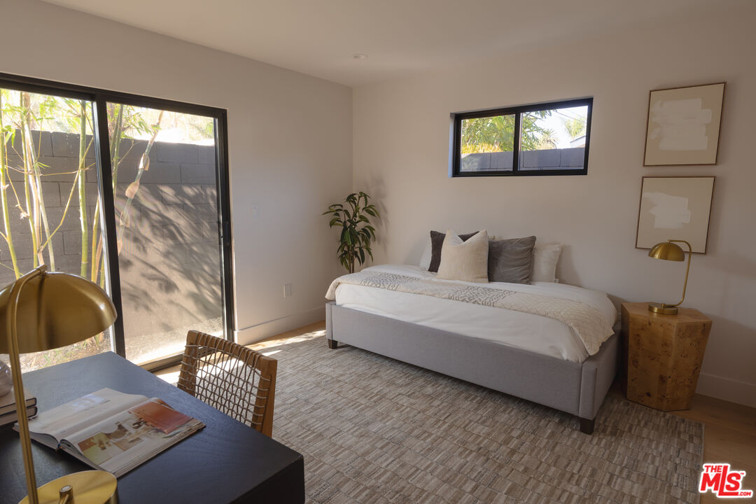 2235 S Mansfield Ave