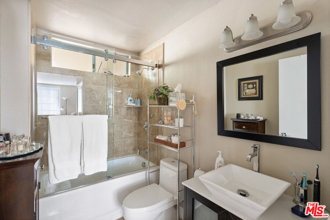 1430 Colby Ave Unit: 102