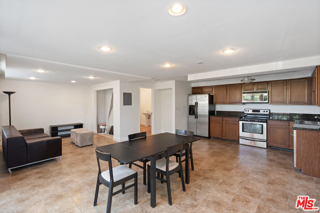 1430 Colby Ave Unit: 102