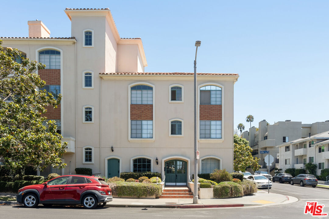 1430 Colby Ave Unit: 102