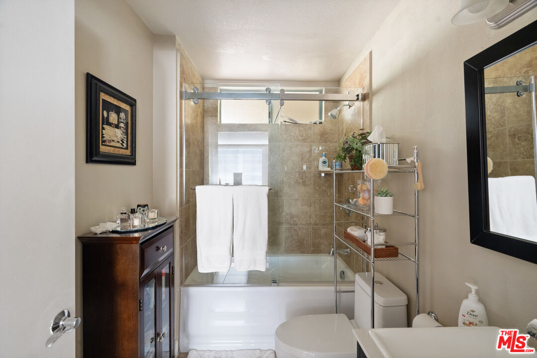 1430 Colby Ave Unit: 102