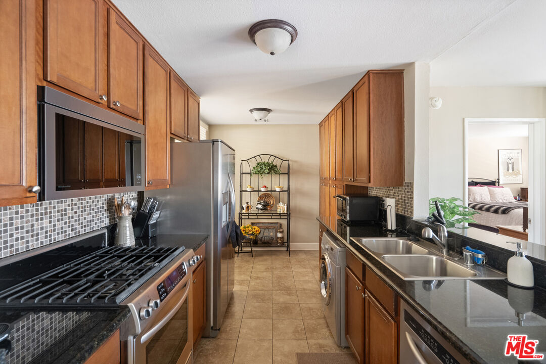 1430 Colby Ave Unit: 102