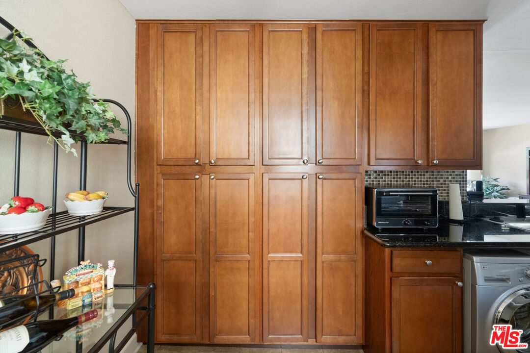 1430 Colby Ave Unit: 102
