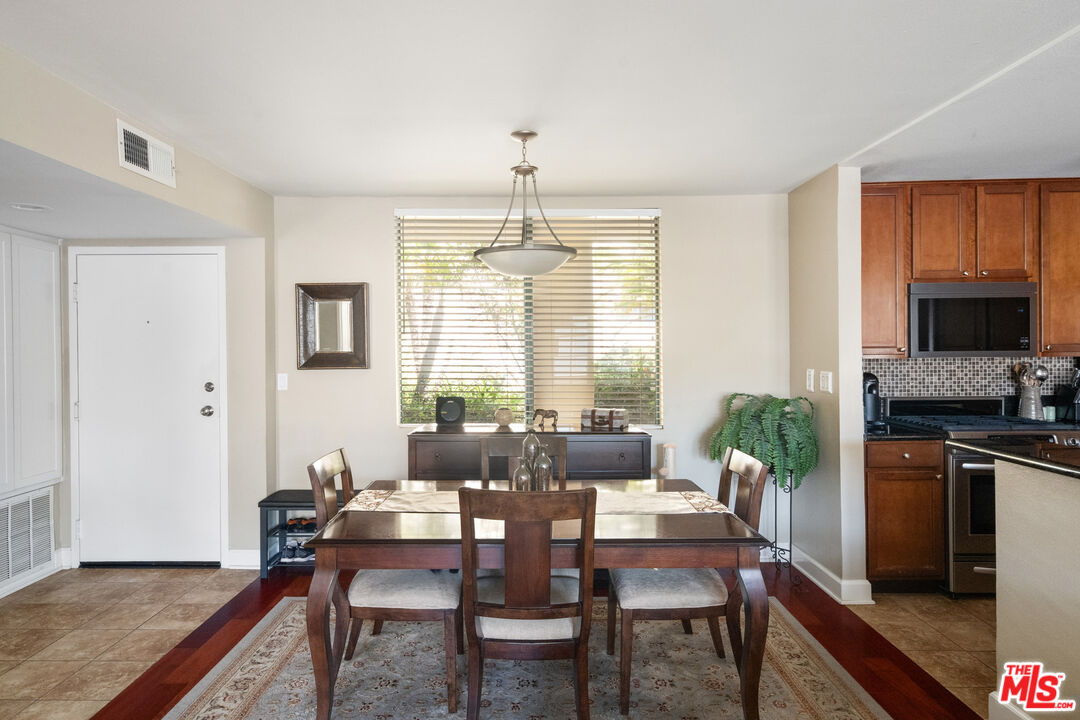 1430 Colby Ave Unit: 102