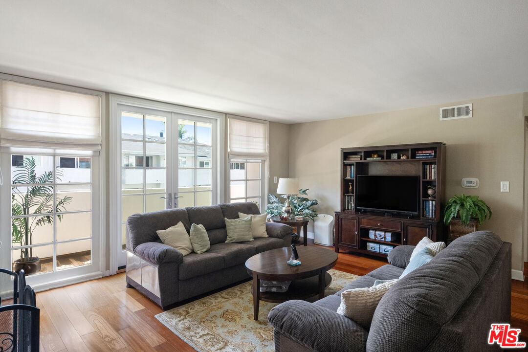 1430 Colby Ave Unit: 102