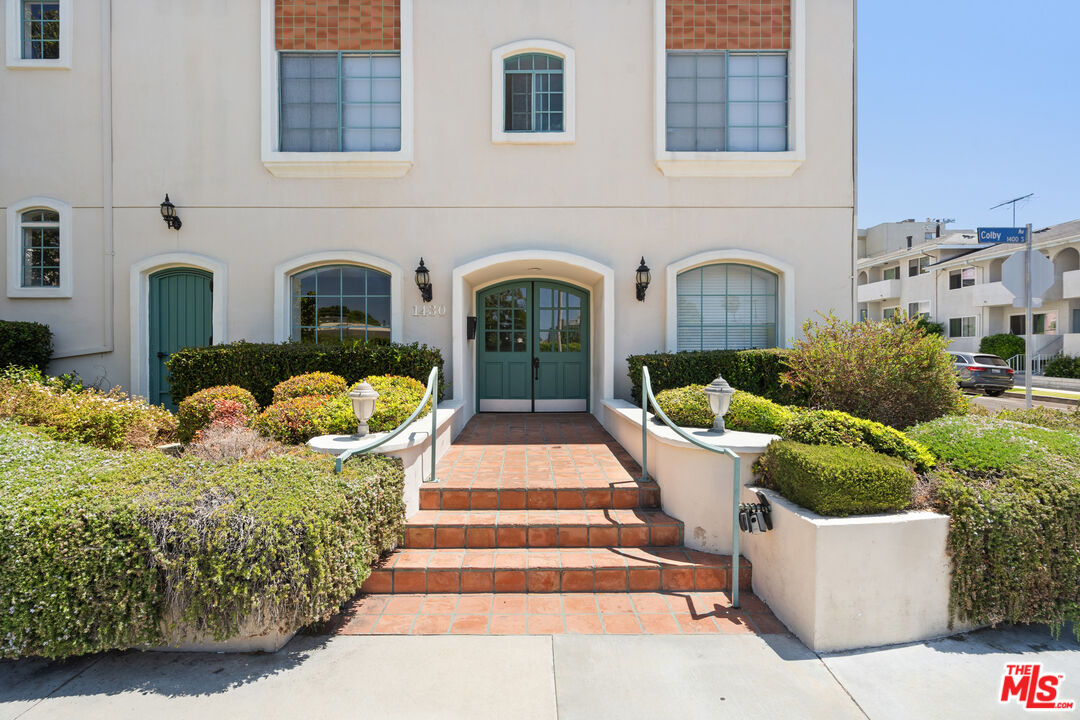 1430 Colby Ave Unit: 102