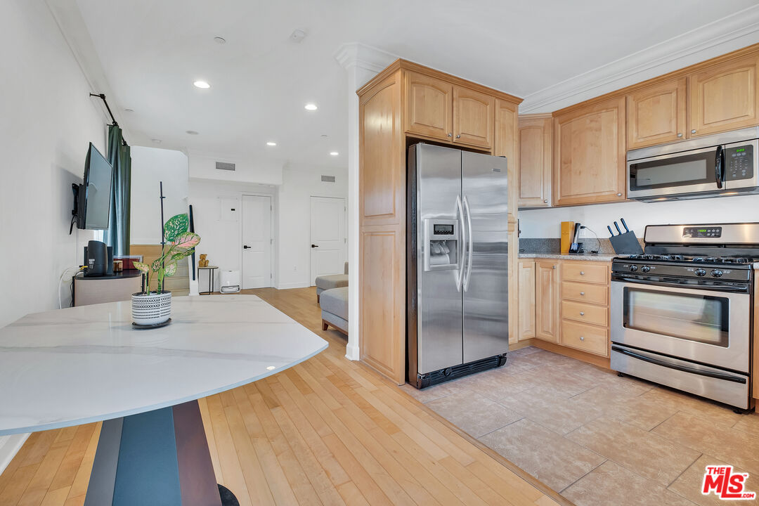 5312 Denny Ave Unit: 7