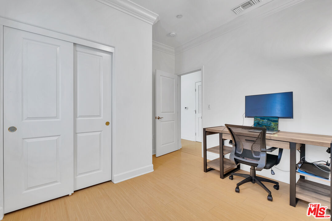 5312 Denny Ave Unit: 7
