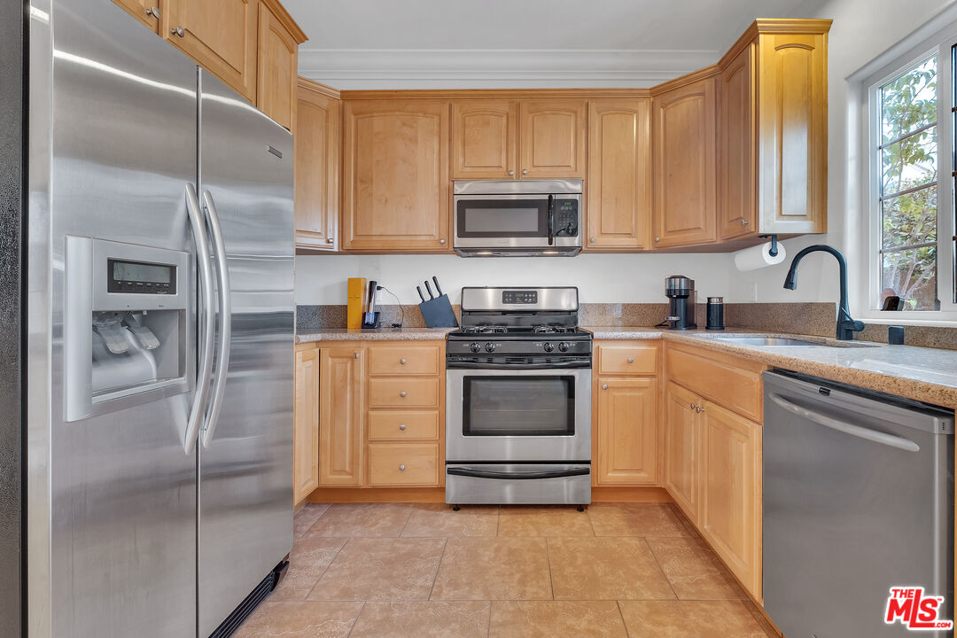 5312 Denny Ave Unit: 7