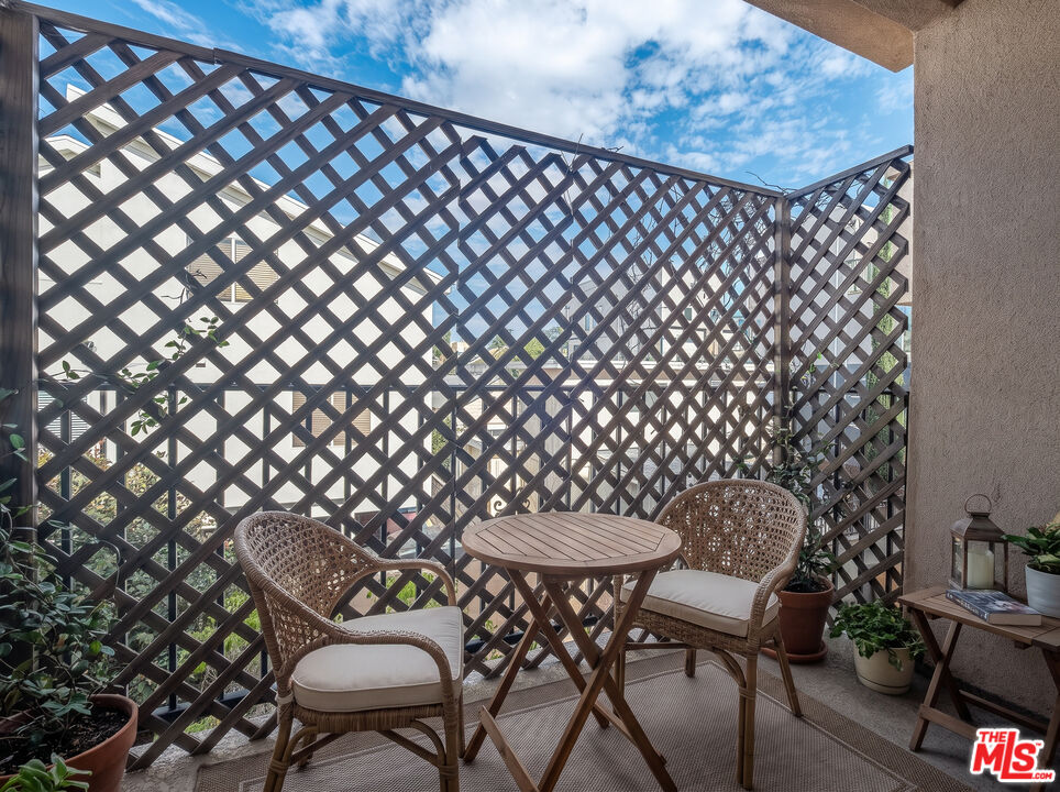 5312 Denny Ave Unit: 7