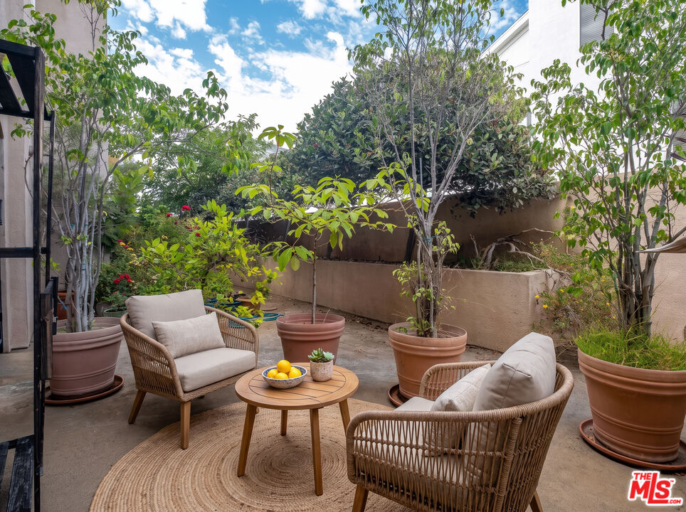 5312 Denny Ave Unit: 7