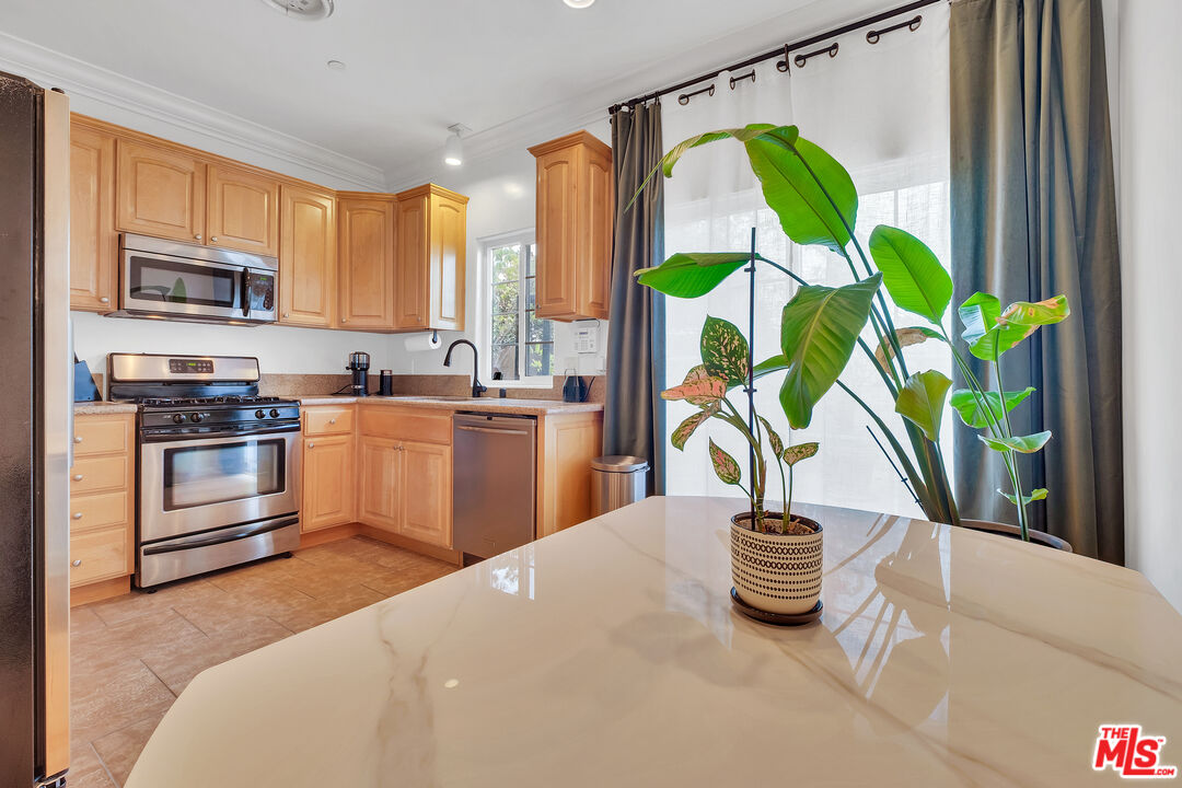 5312 Denny Ave Unit: 7