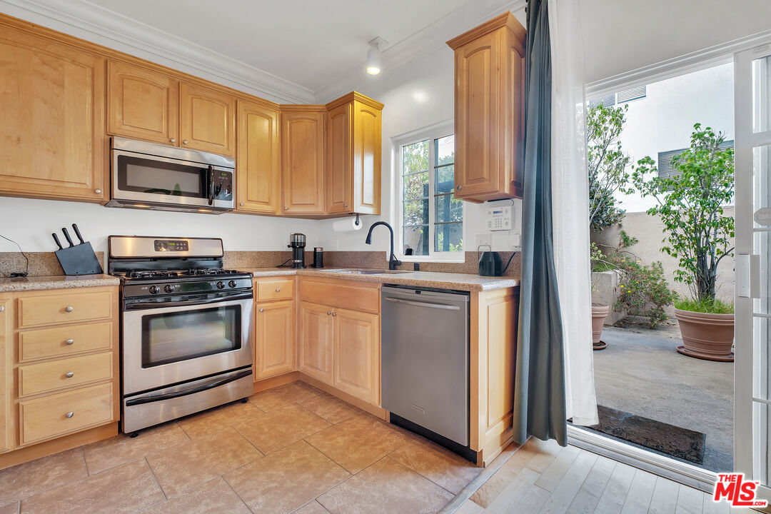 5312 Denny Ave Unit: 7