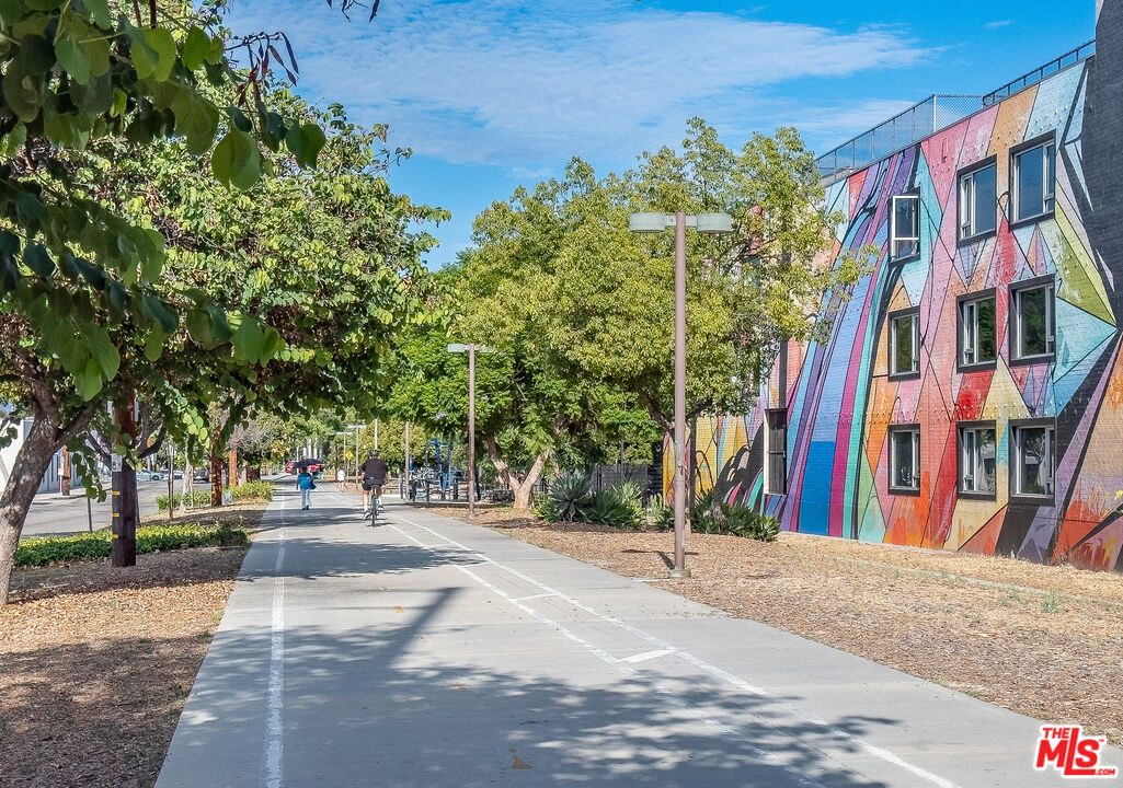 5312 Denny Ave Unit: 7
