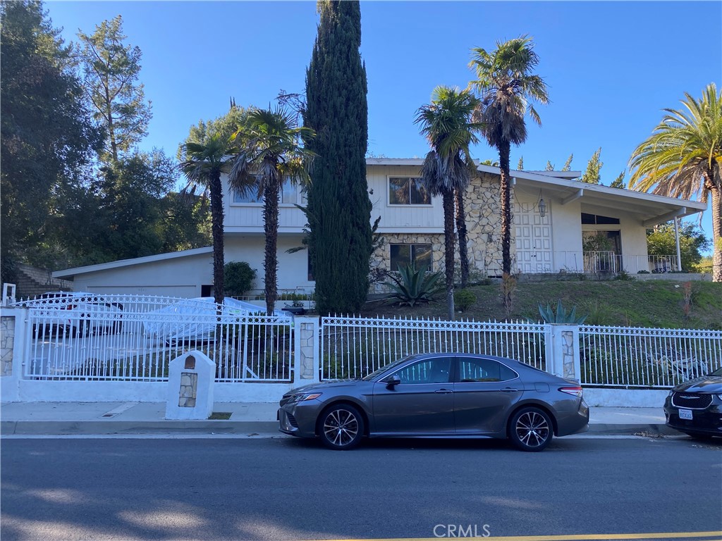 4041 Vanalden Avenue