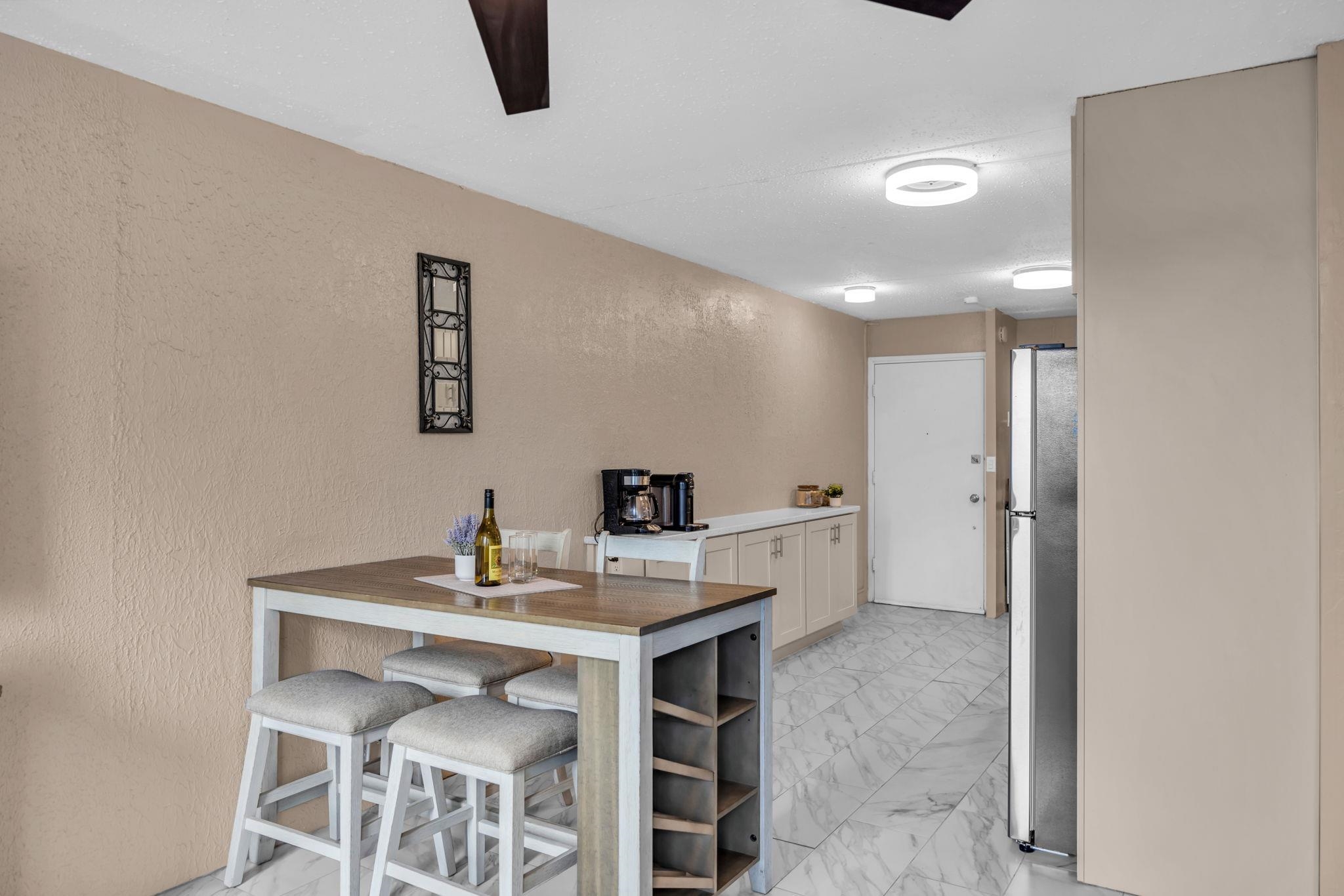 111 KAHULUI BEACH Rd Unit: D402