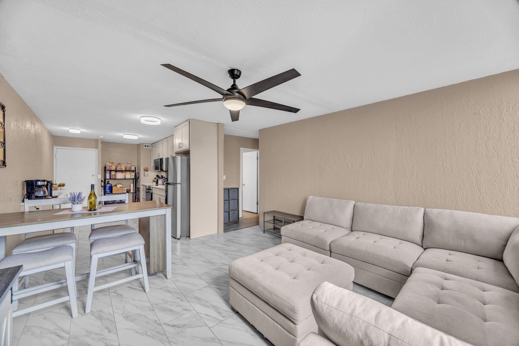 111 KAHULUI BEACH Rd Unit: D-402