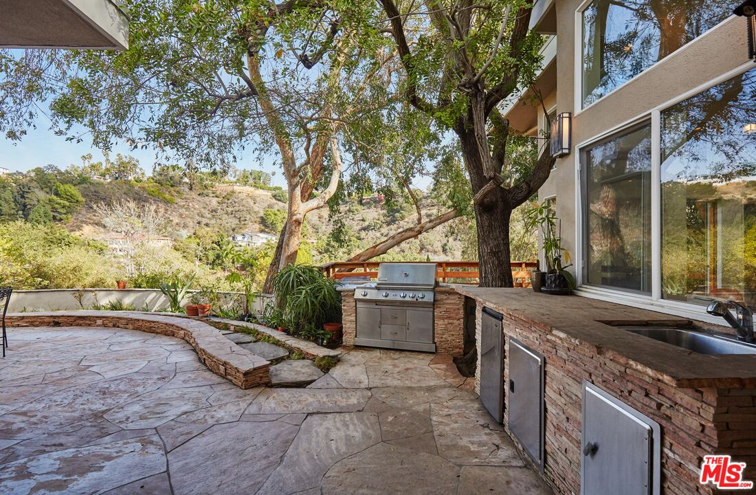 1104 Casiano Rd