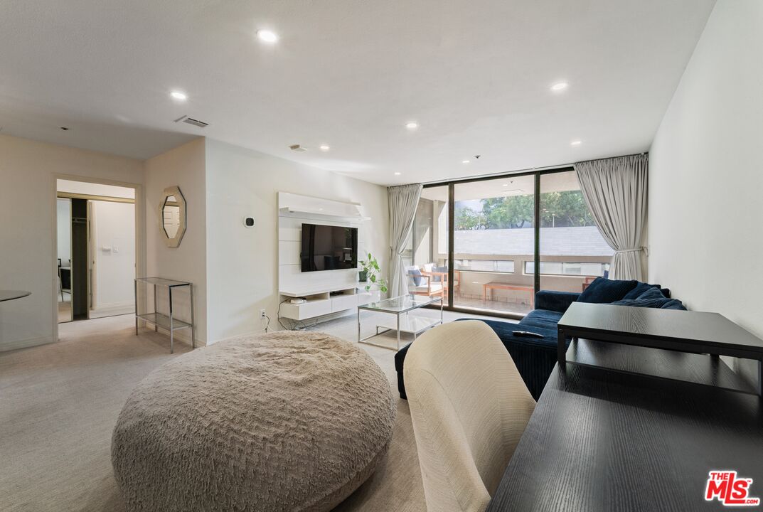 121 S Hope St Unit: 313