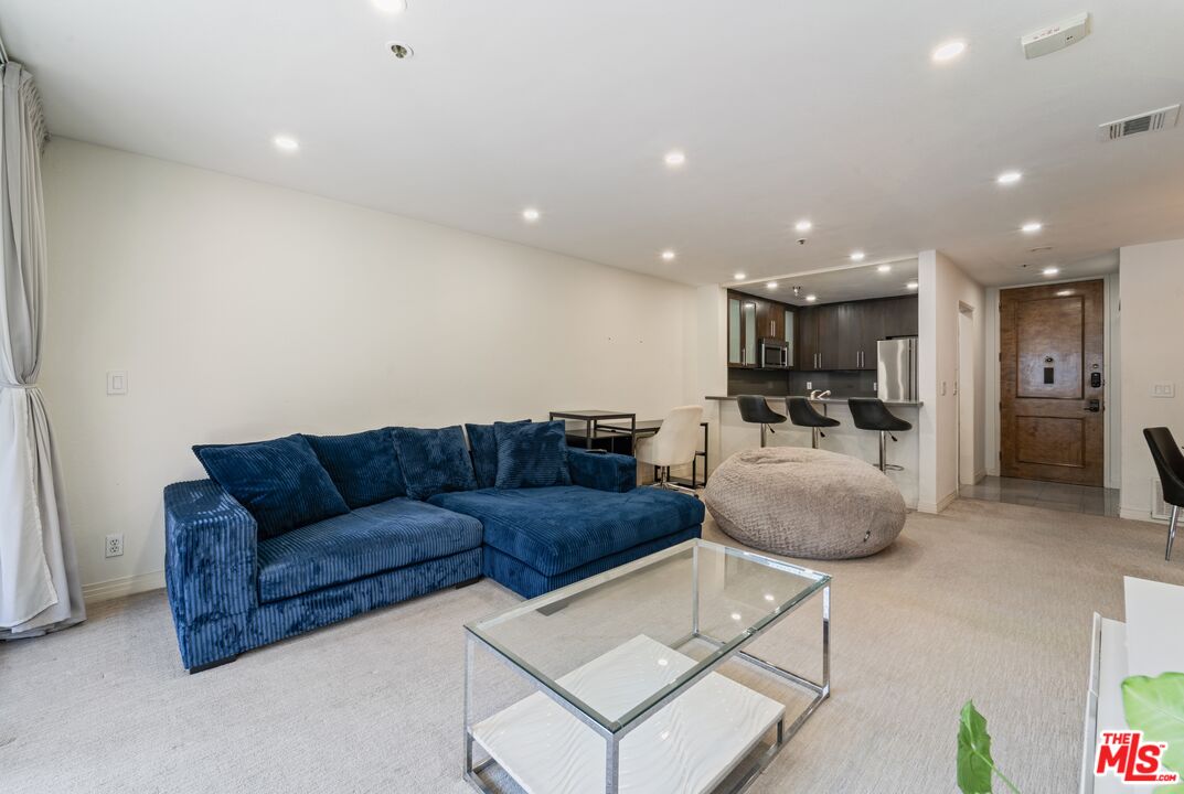 121 S Hope St Unit: 313