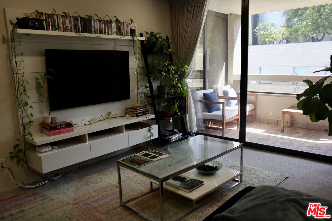 121 S Hope St Unit: 313