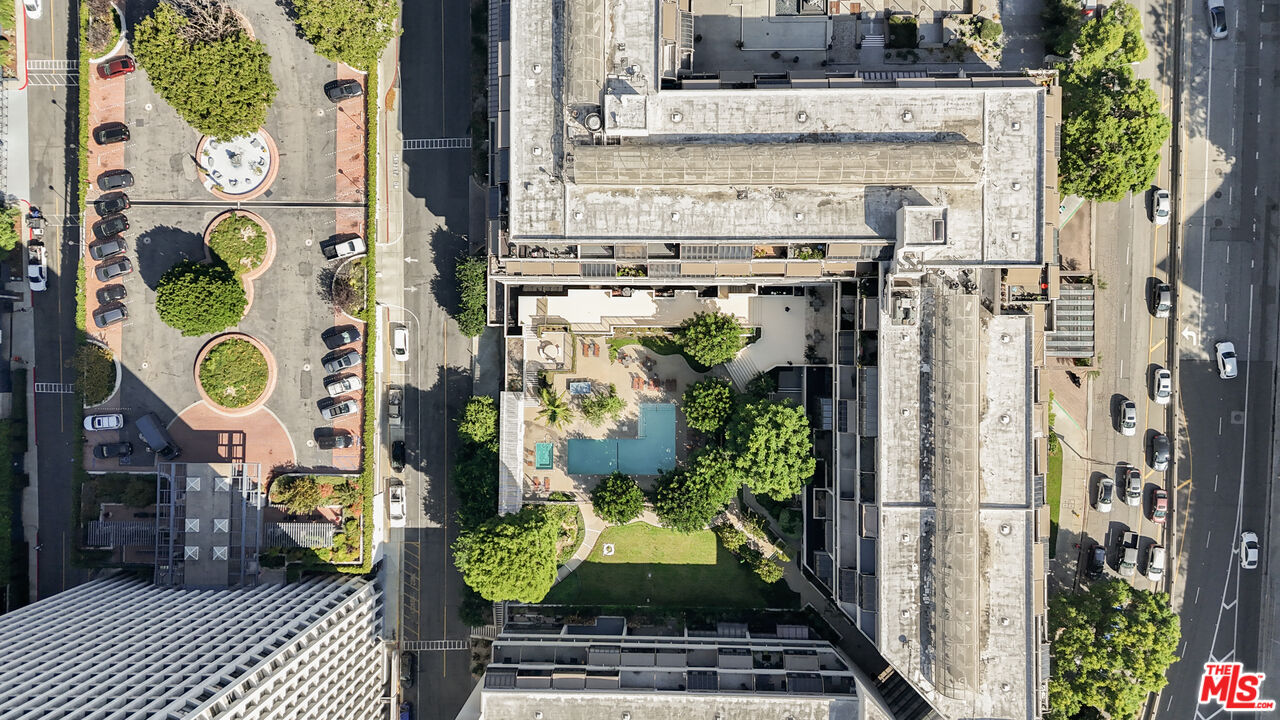 121 S Hope St Unit: 313