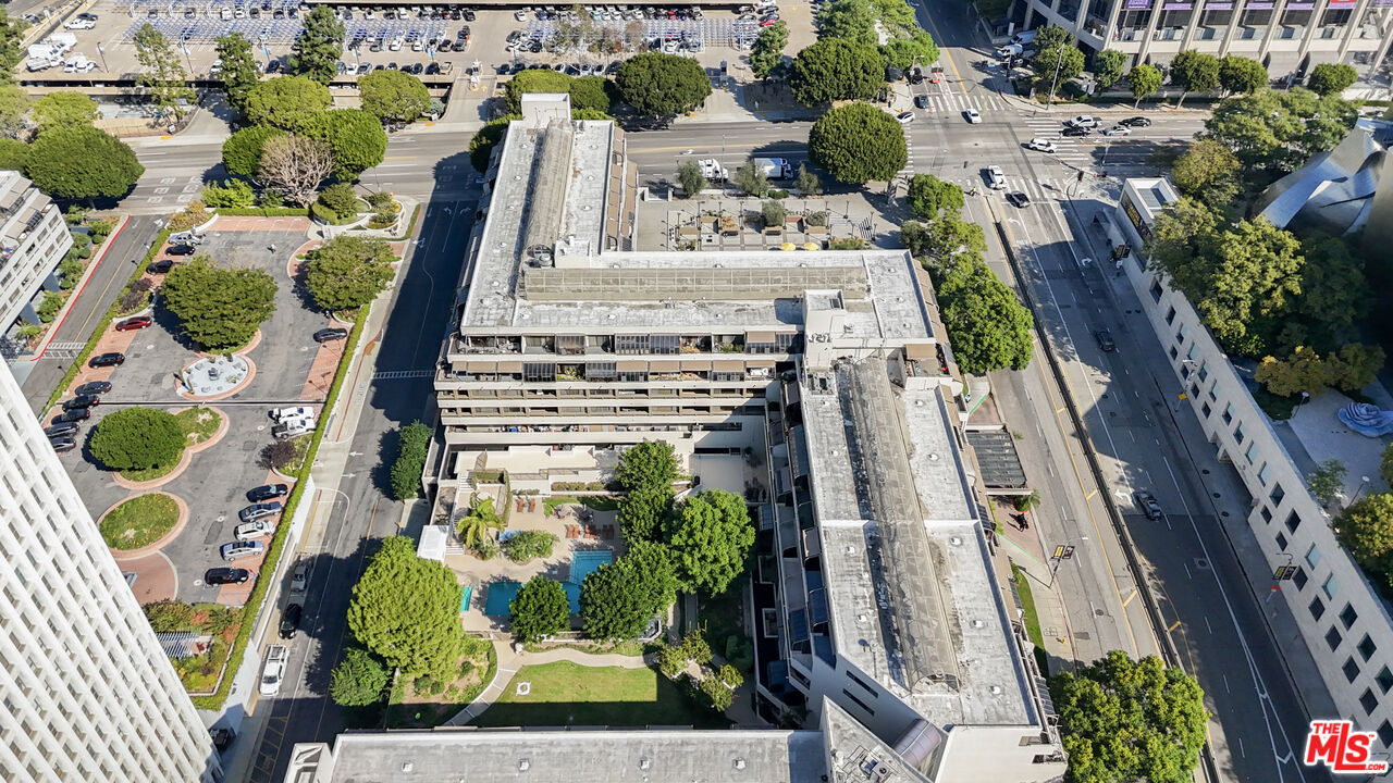 121 S Hope St Unit: 313