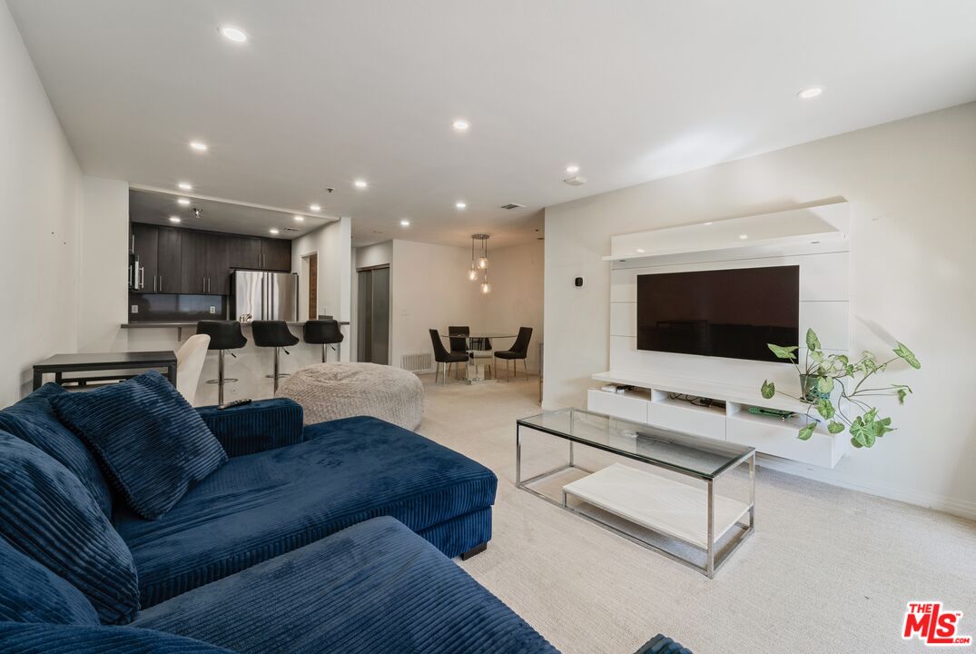 121 S Hope St Unit: 313